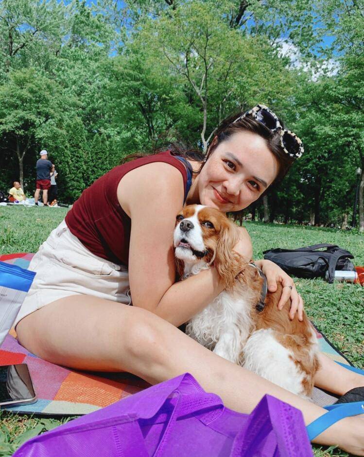 钟丽缇大女儿晒近照穿吊带秀腰无惧微胖身材无滤镜下雀斑明显