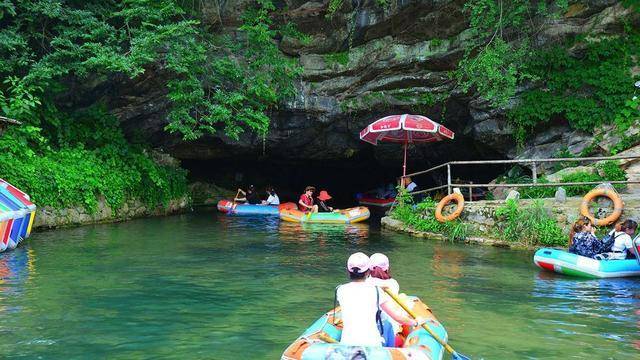 宜興旅遊張公洞不僅可以遊覽溶洞還有地下河可以探險