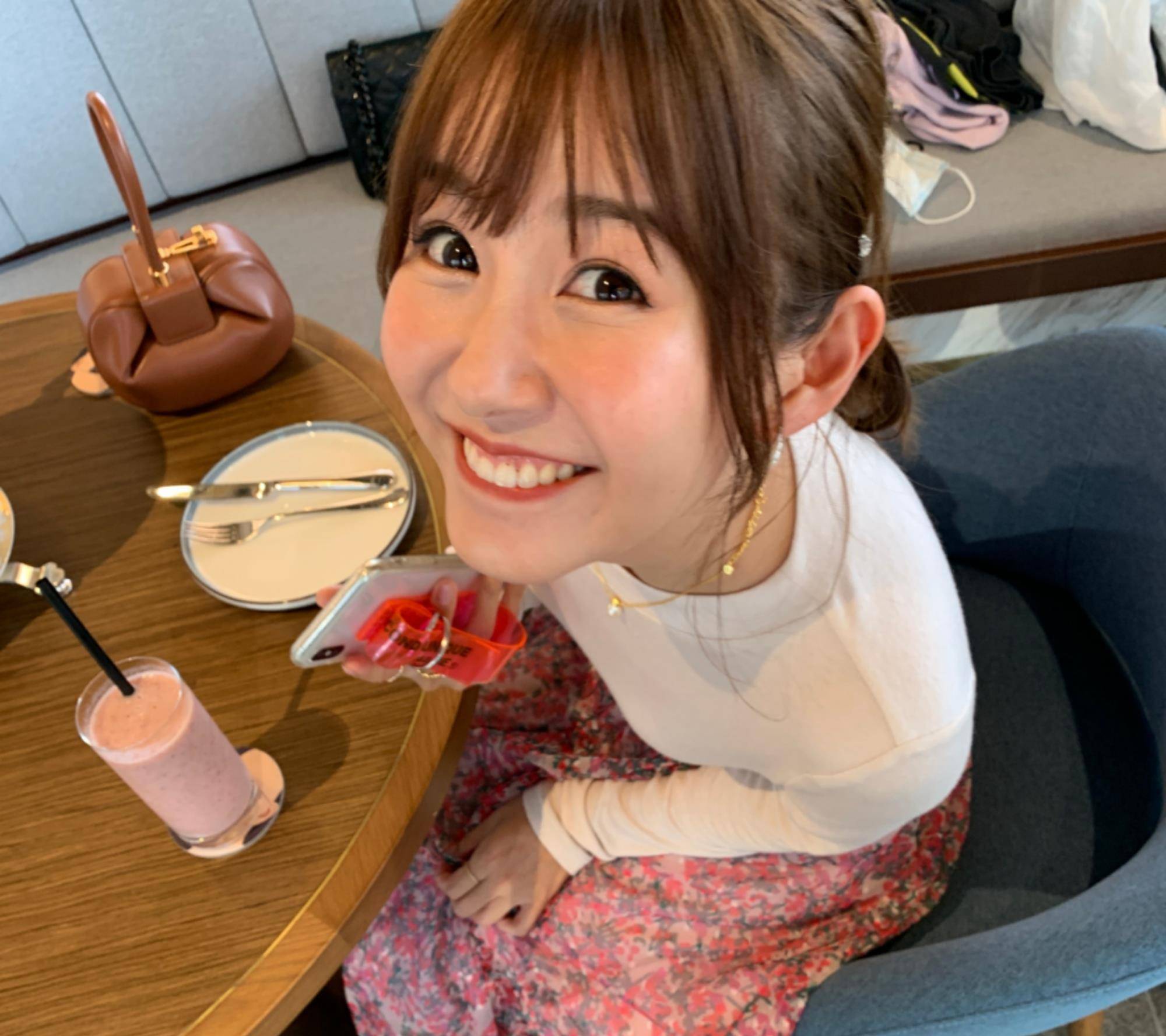 原创张子萱晒自拍又萌又美头顶发量却明显稀疏两胎辣妈不易当