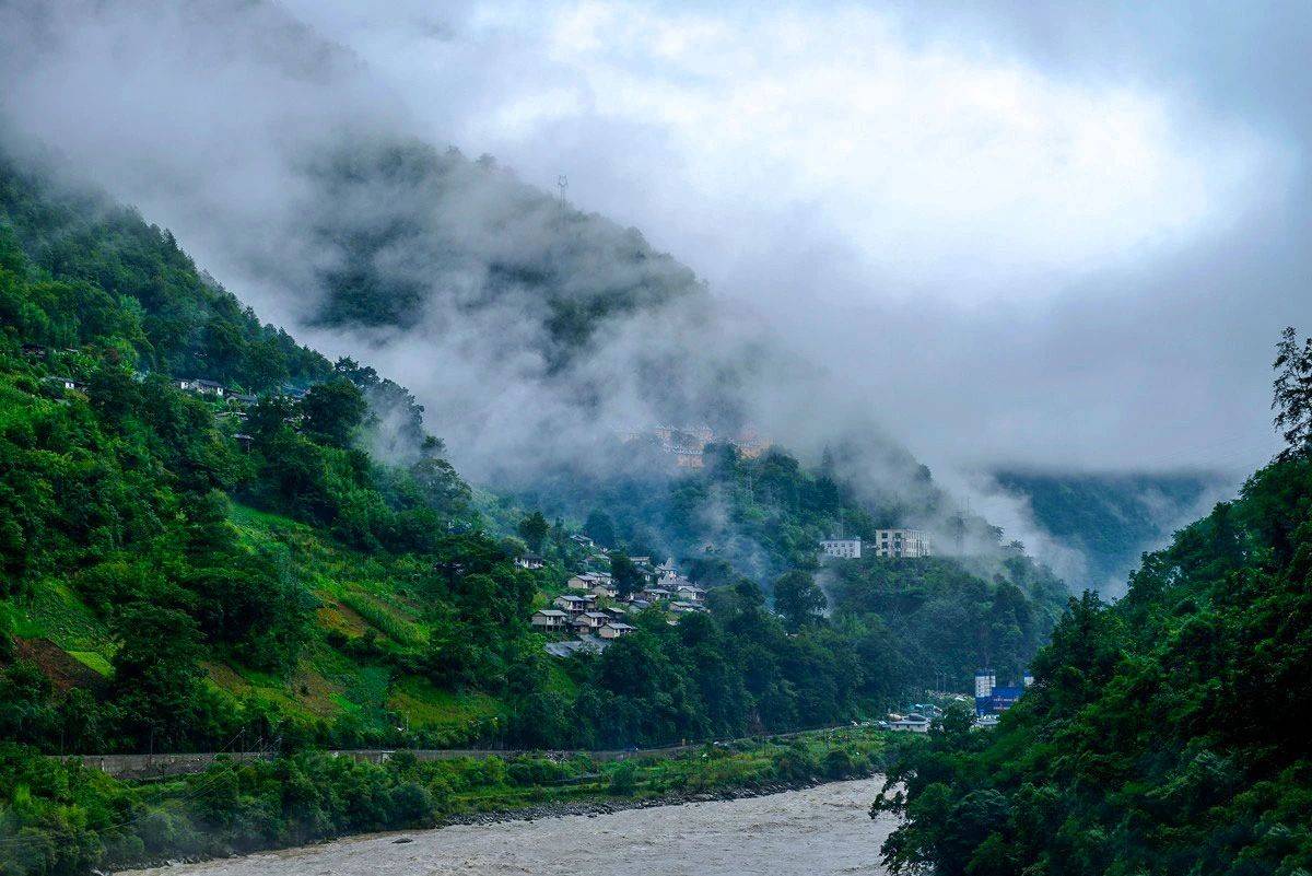 世界罕見地理現象藏在雲南的大山裡吸引全世界目光