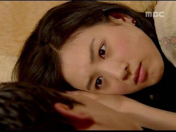 其实,电视剧《我叫金三顺》中女二号的扮演者柳熙珍的整容手术也非常