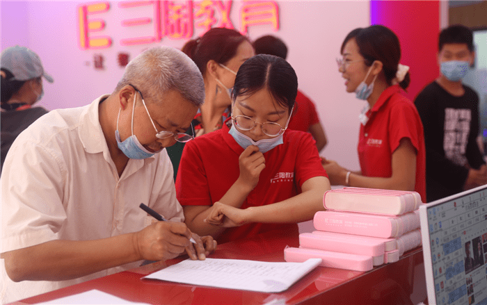 原创精彩亮相实力非凡三陶教育阜阳基地校开业