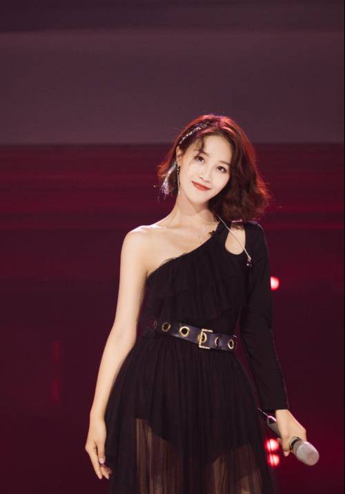 乘风破浪的姐姐蓝盈莹太有野心穿搭风格真的很飒