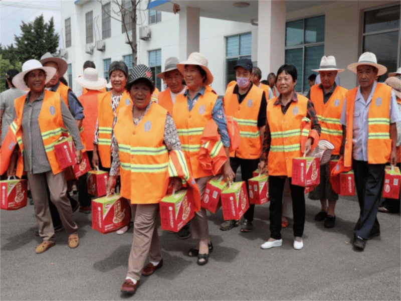 原創郯城馬頭300名環衛工人過