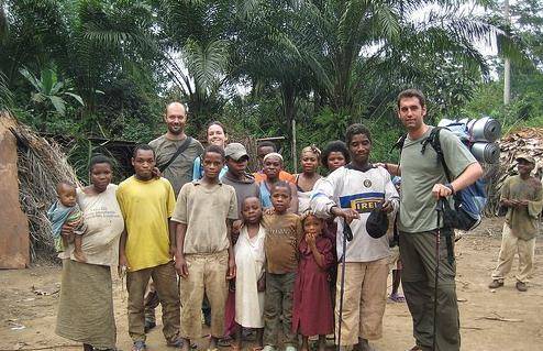 的一个说法,后来在人类学中被泛指是男性平均身高不足150公分的人种