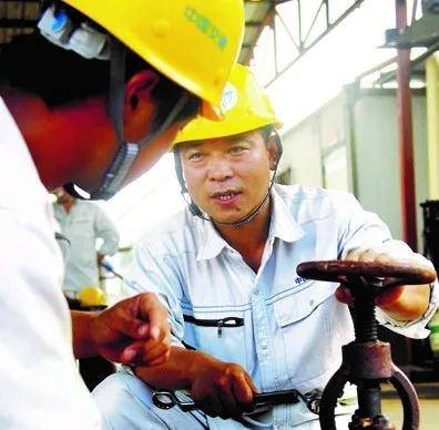 走近齐鲁工匠丨管延安为港珠澳大桥拧螺丝的深海钳工