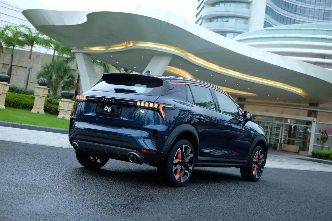 领克06-美貌与智慧并存