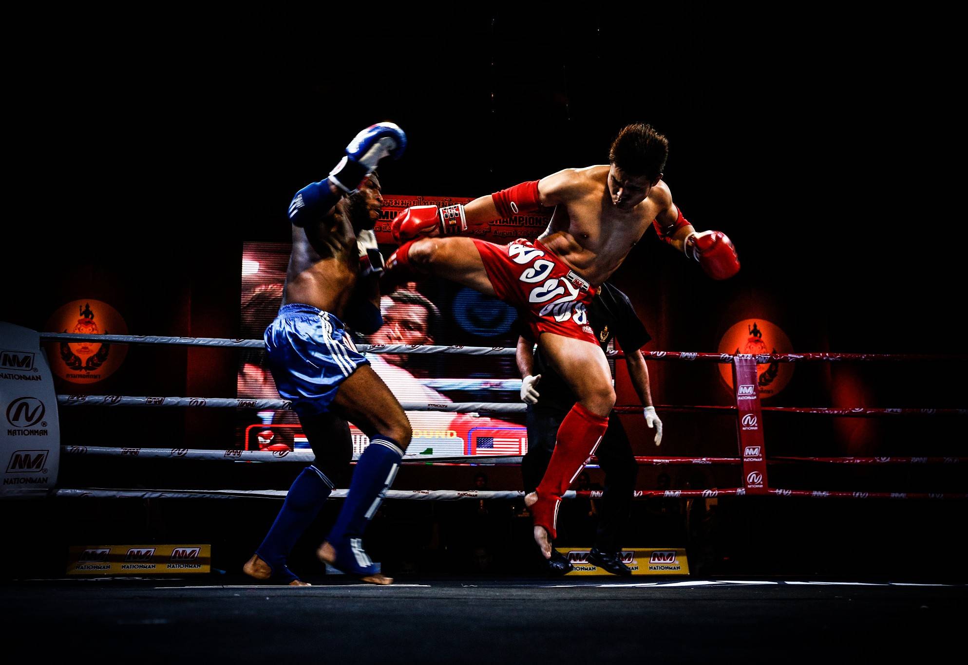 泰拳比赛中的打晕合集招招击毙终于知道为什么500年不败