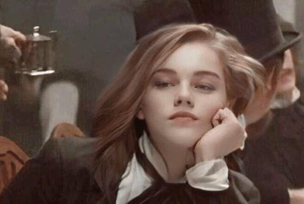 粉丝把"小李子"女化,颜值秒杀网红,这到底撞脸了多少个女星?