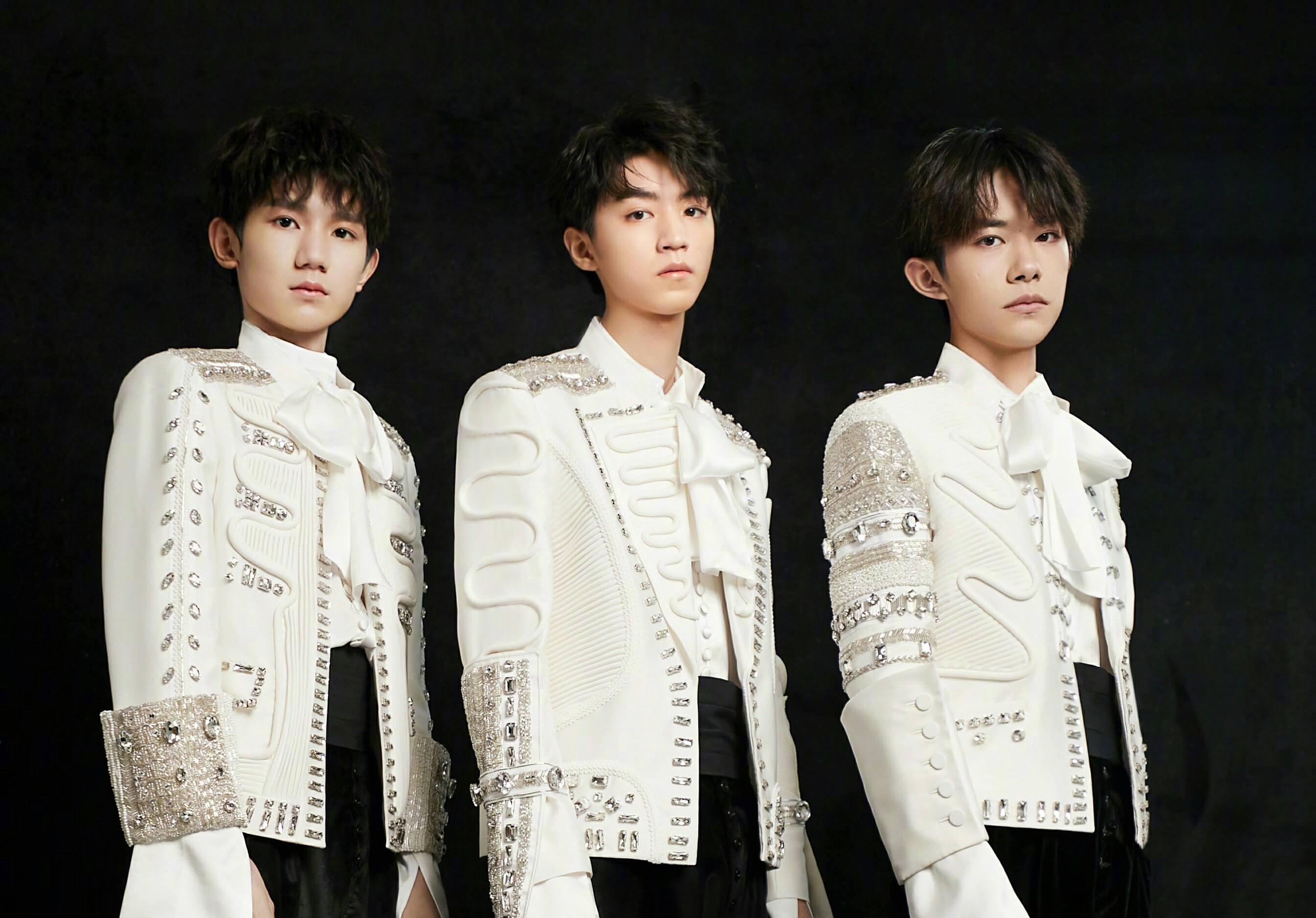 原创tfboys传奇:加油少年小三只王俊凯王源易烊千玺的追梦之旅