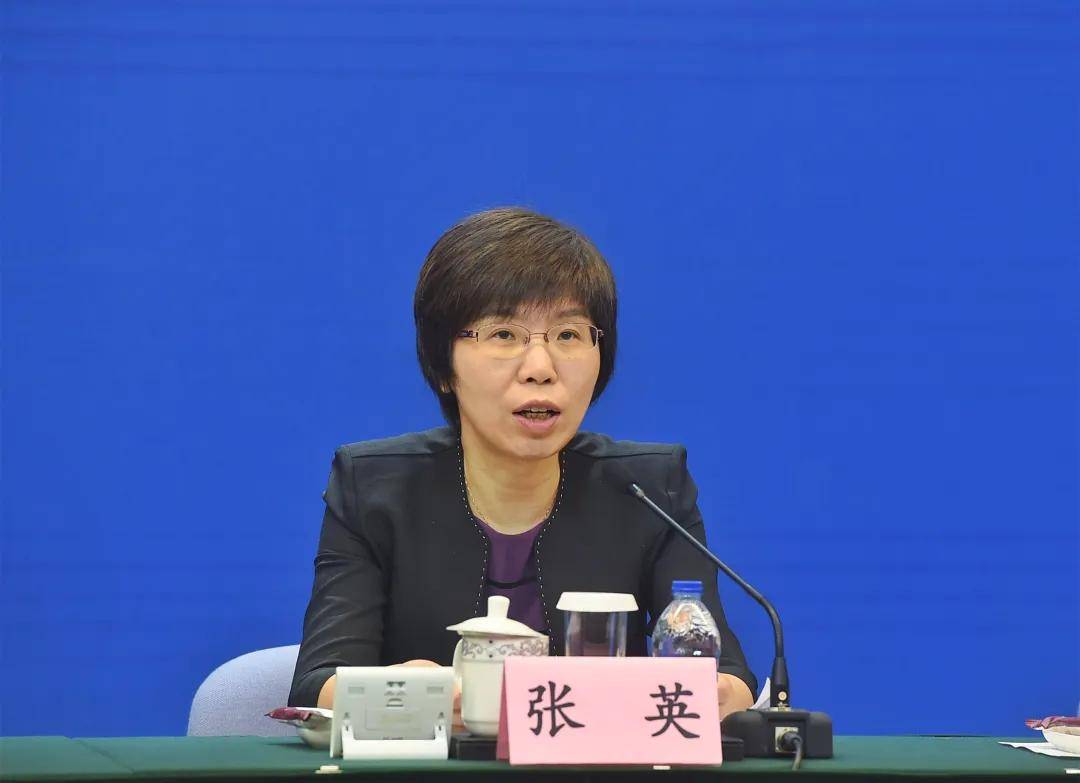 在发布会上,市经信委主任吴金城,副主任张英还就上海人工智能产业布局