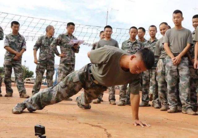 俯卧撑要做多少个才算及格我军最高纪录无人能破