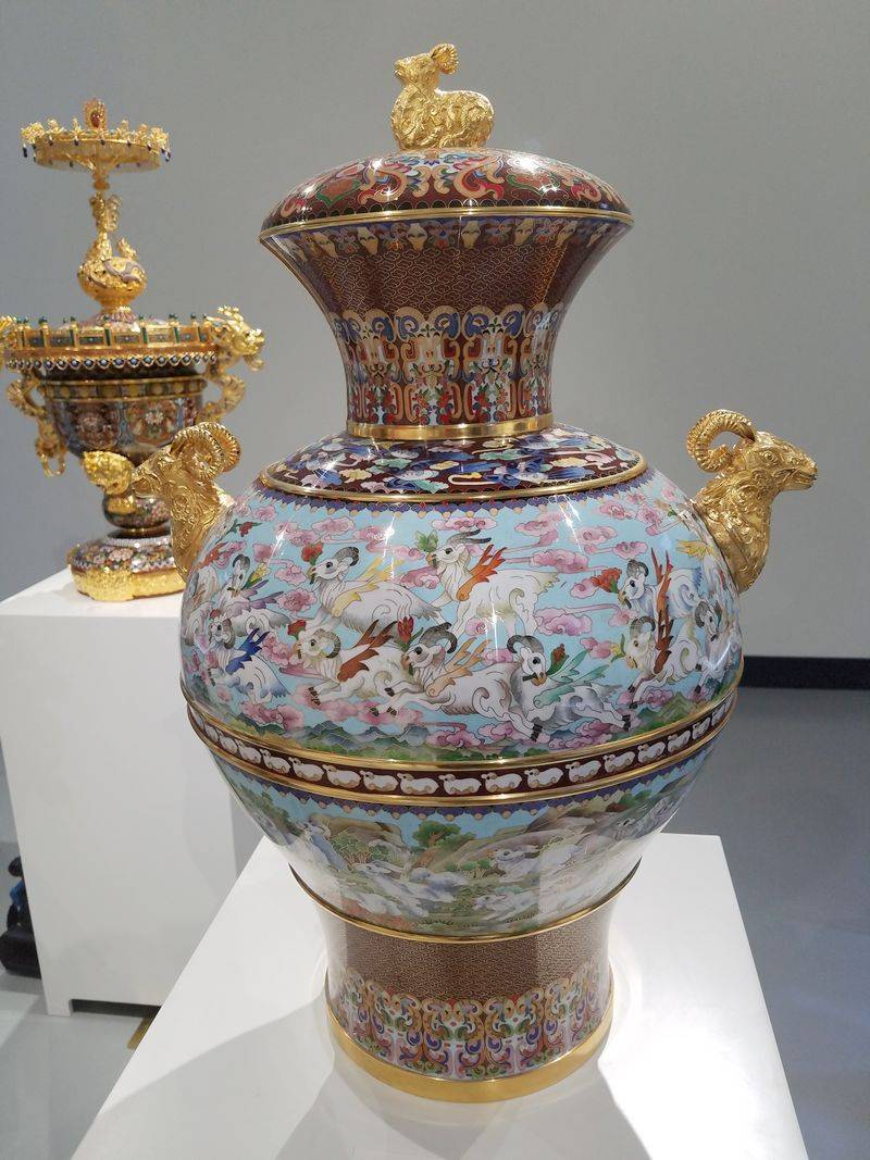 霍铁辉景泰蓝《吉祥宝尊》