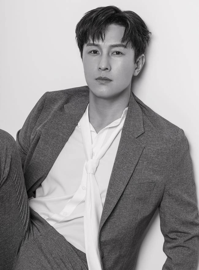 原创南韩shinhwa金烔完至今仍受到私生饭的困扰