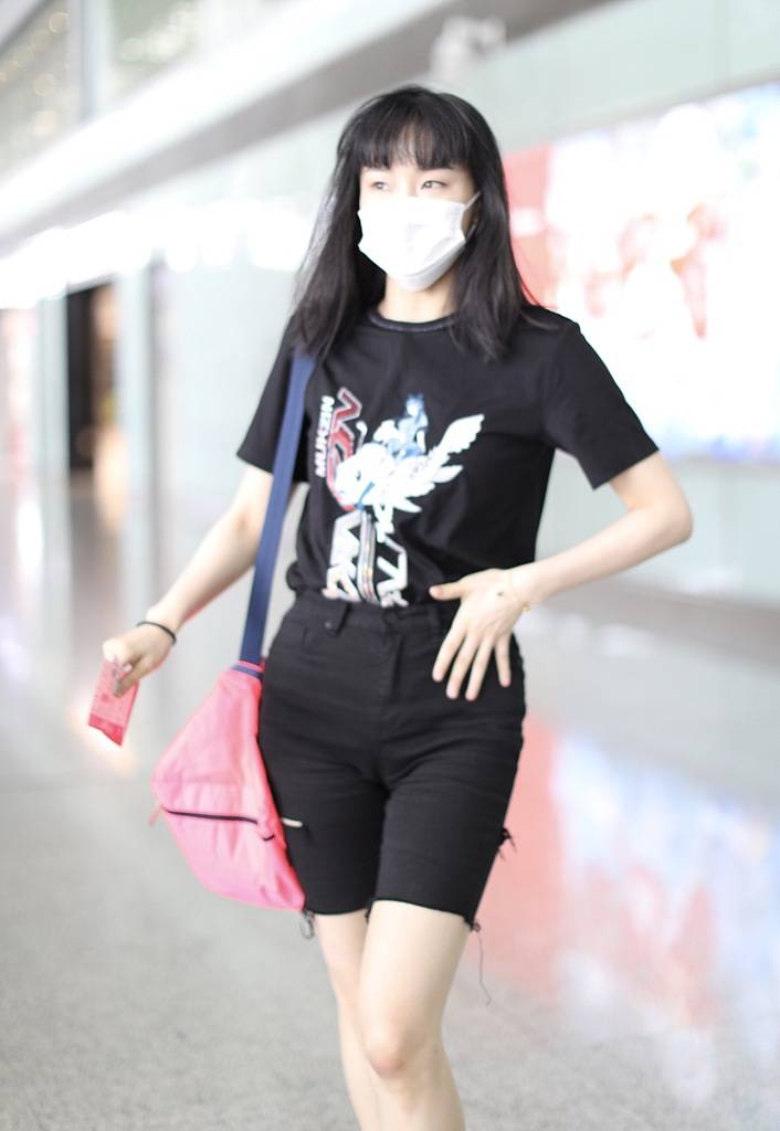 乘疯破浪的姐姐黄龄机场大跳女团毫无包袱