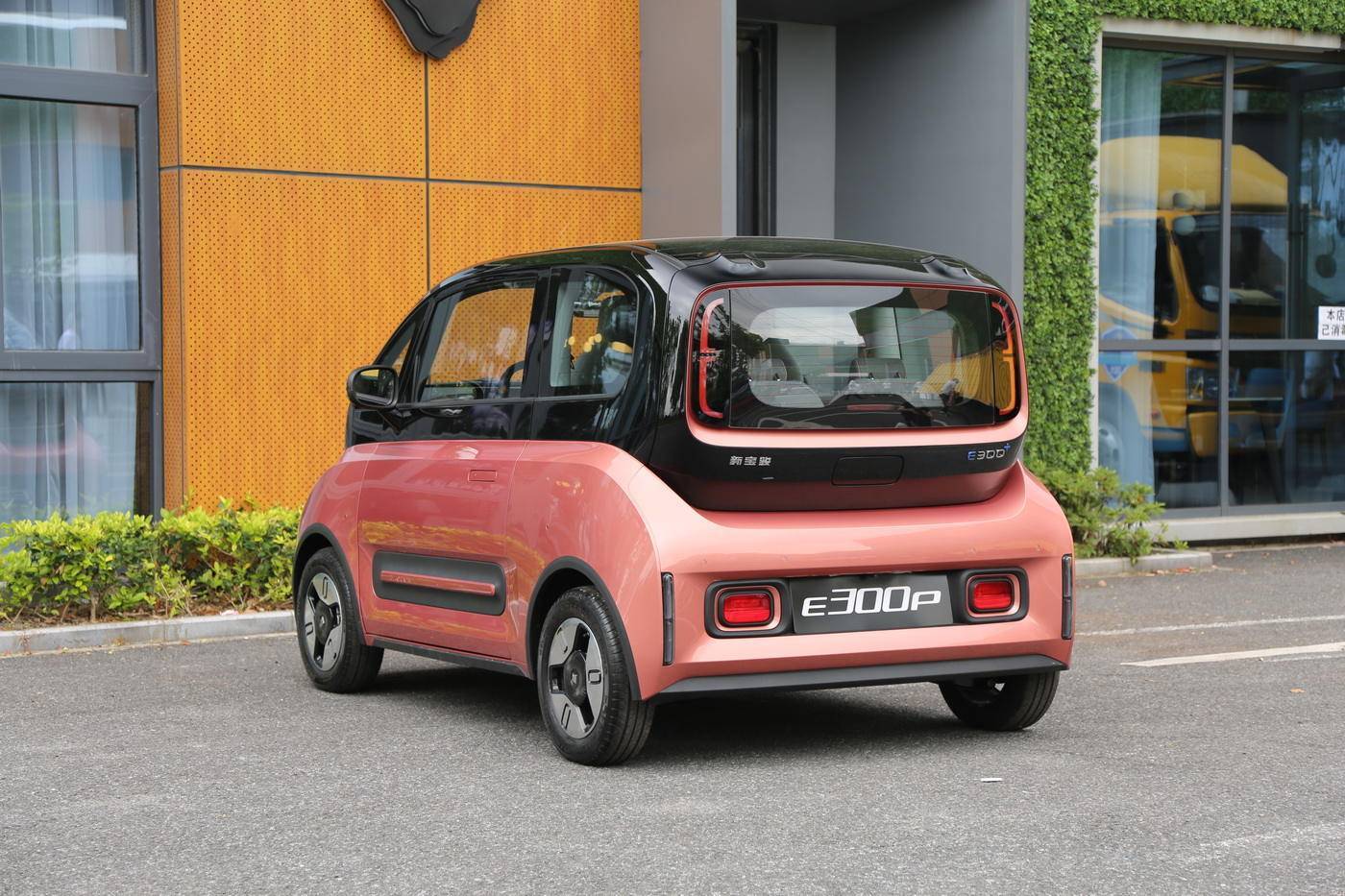 续航305km的短途出行新"神器",新宝骏e300上市6.48万起