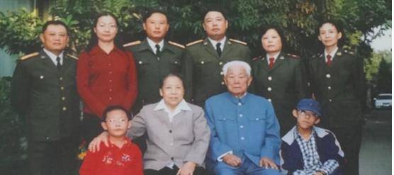 他担任7年大军区司令后被免,复出后待业3年,才就任装甲兵司令员