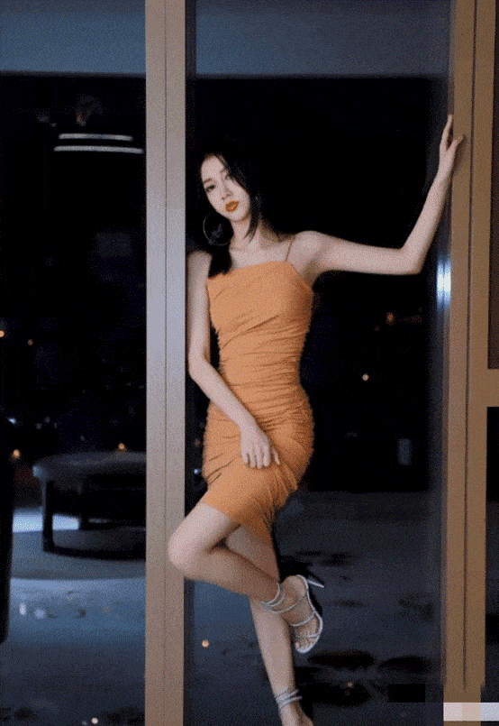 弦子为证明腿细大胆挑战蛇绕鞋脚背快成90度了