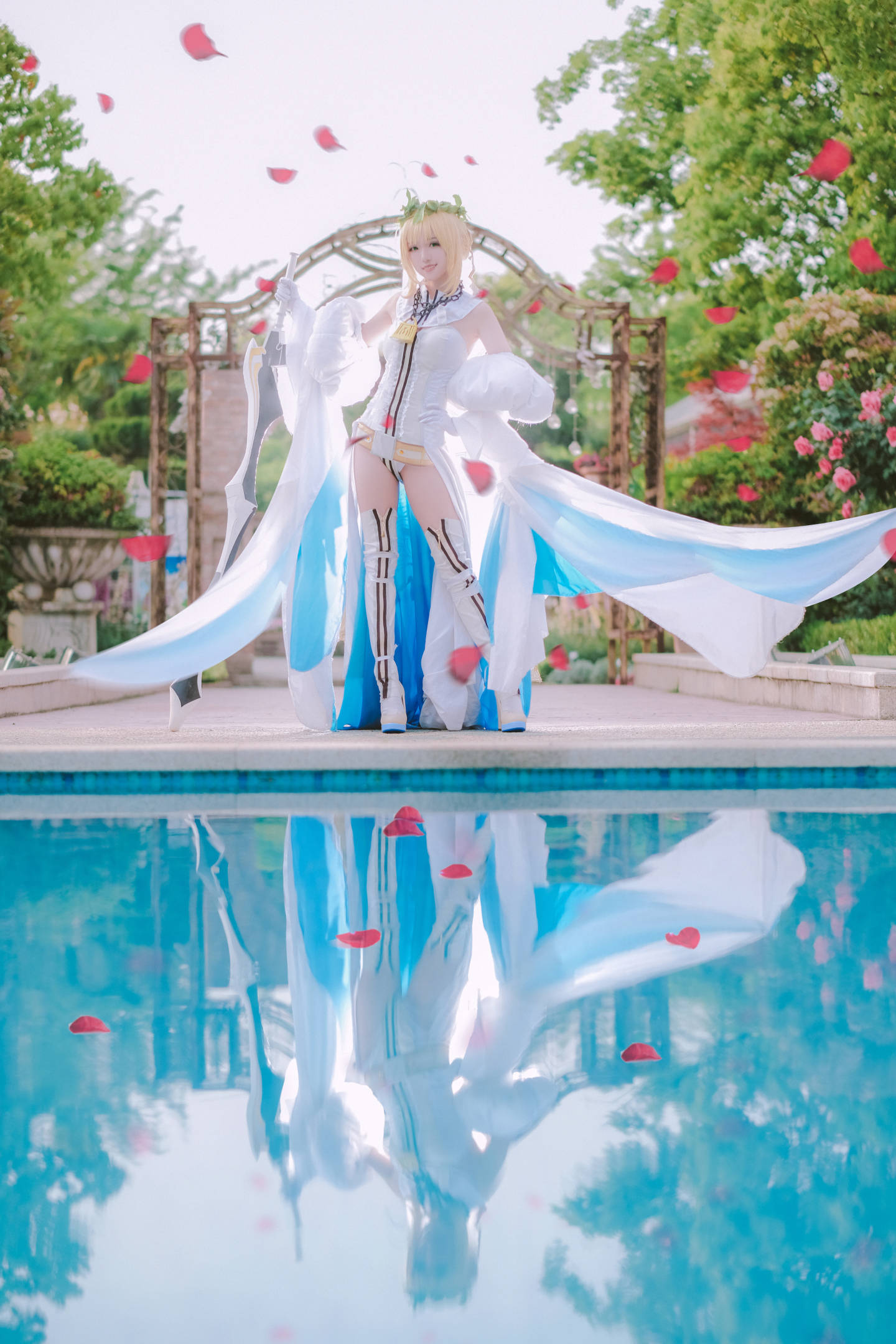 每日图鉴大赏fgo 尼禄红saber cos白纱裙太美了