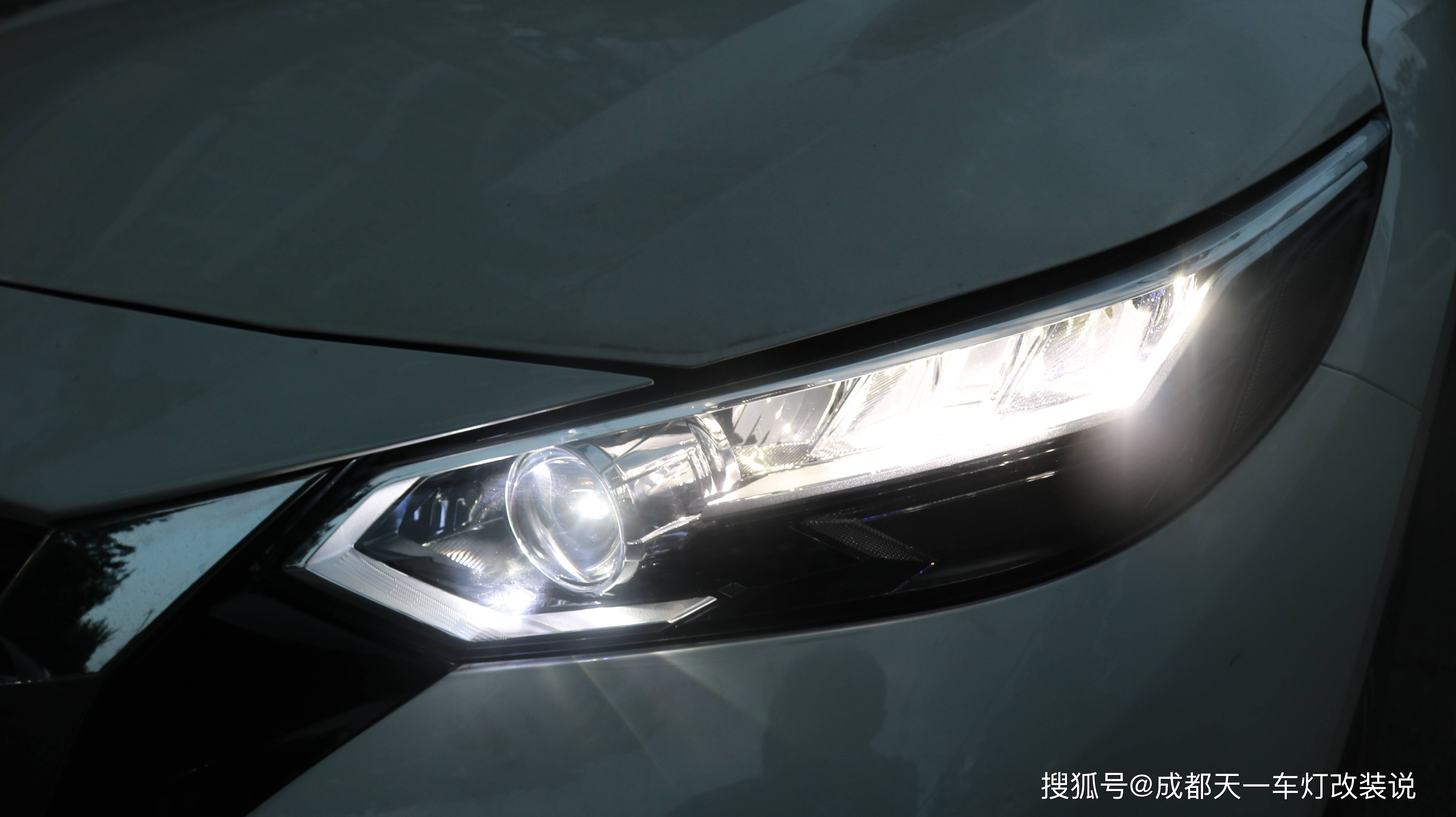 成都20款新轩逸车灯改装东风日产14代轩逸车灯改装led双光透镜大灯