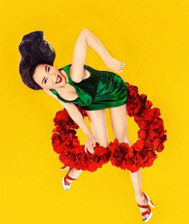 阿朵和汪小敏合唱身骑白马被丁太升称赞那个身材和声音都性感的阿朵