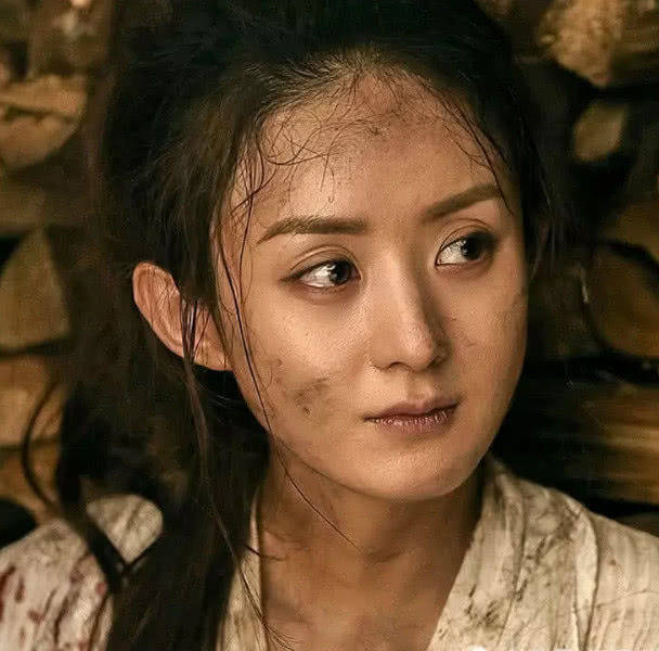 原创同是脸上脏兮兮:关晓彤变小花猫,赵丽颖接地气,她依旧仙气飘飘