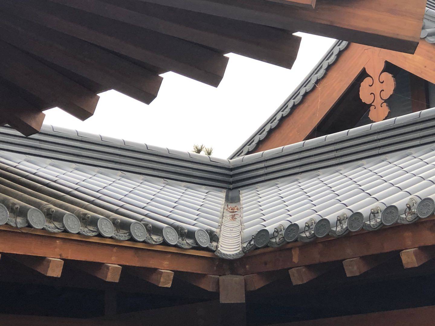 青海仿古金属瓦塑造新型屋面打造精品屋顶工程