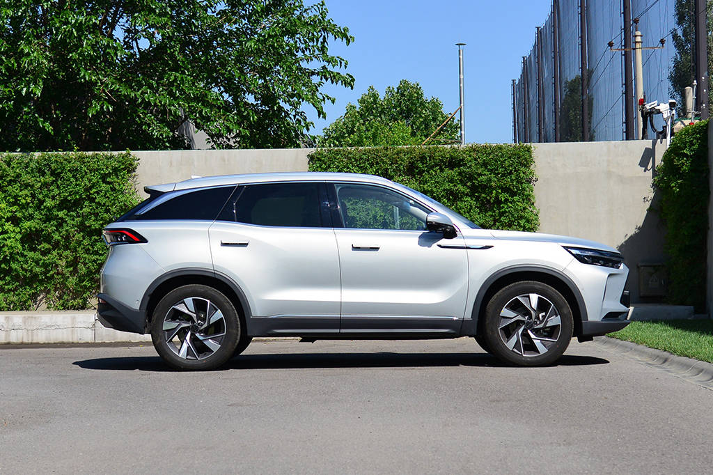 造型前卫,科技感强,beijing-x7上市,售10.49-21.69万元