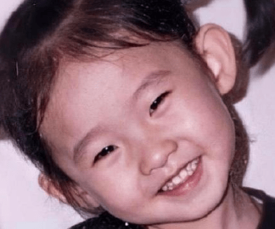 孙珍妮的颜完全没有话说,一眼看去就能感受到是美女.