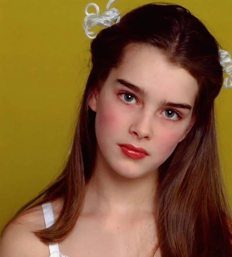 原创世间最美五位浓眉美女,每一位都是"神颜",中国最惊艳的是她!