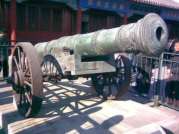 淮军装备的洋枪,大多可通过香港购买转运,但由于英,法政府对武器出口