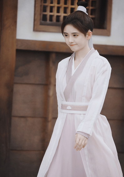 鞠婧祎小龙女定妆被公开,被赞超越刘亦菲,网友:像极了我姑妈_造型