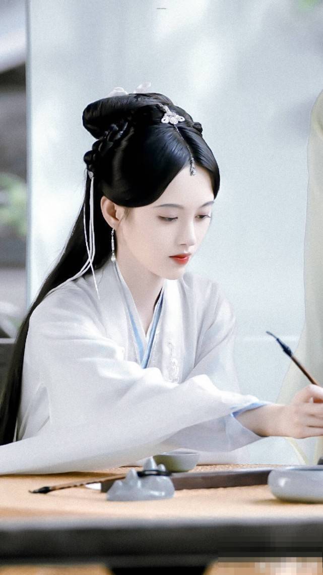 鞠婧祎版小龙女才是绝美只需要往那里一站就仙气飘飘惊艳众人
