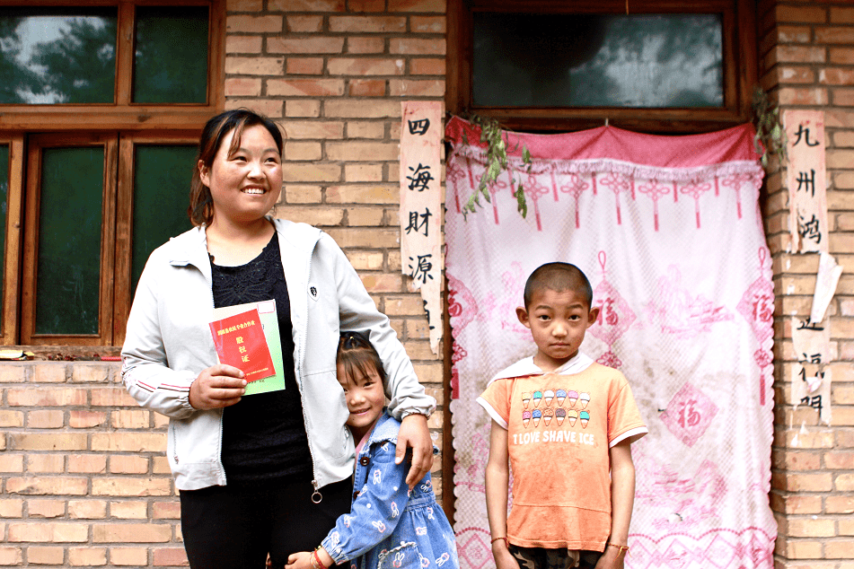 王满霞家是定西市渭源县锹峪镇魏家山上仅有的5