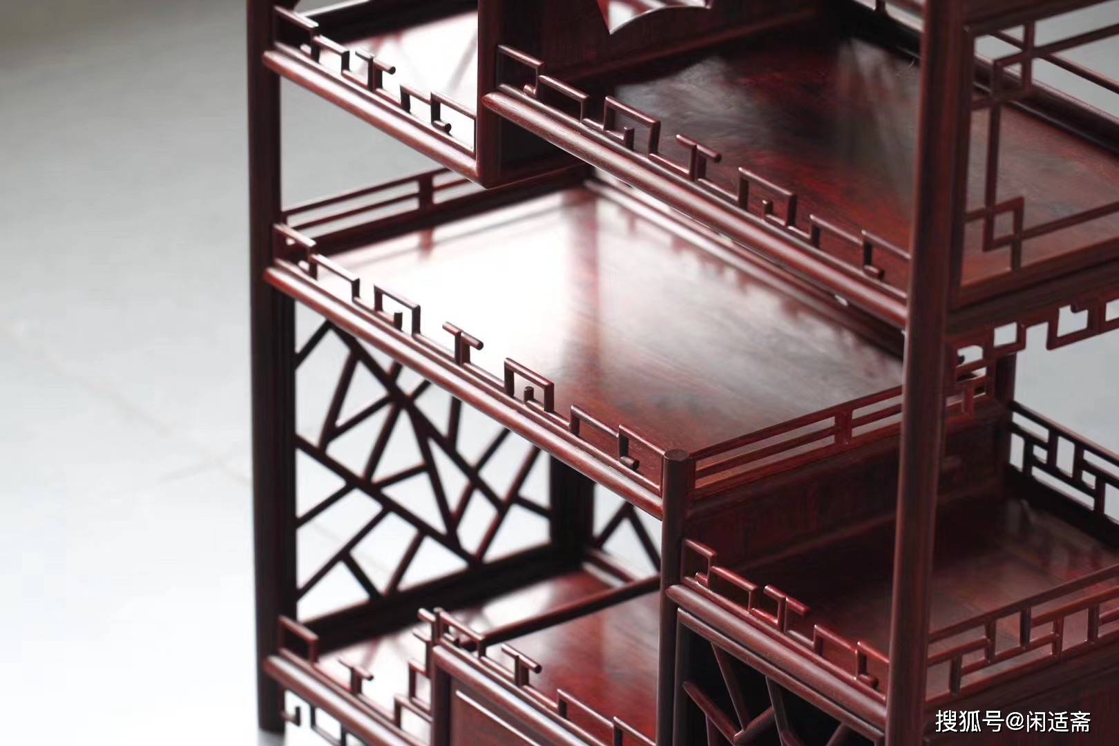 文人案头小叶紫檀冰裂纹小博古架