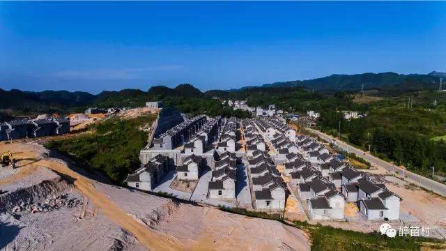 航拍花垣:一条渡船,两省连线,地下矿藏一绝的民乐镇