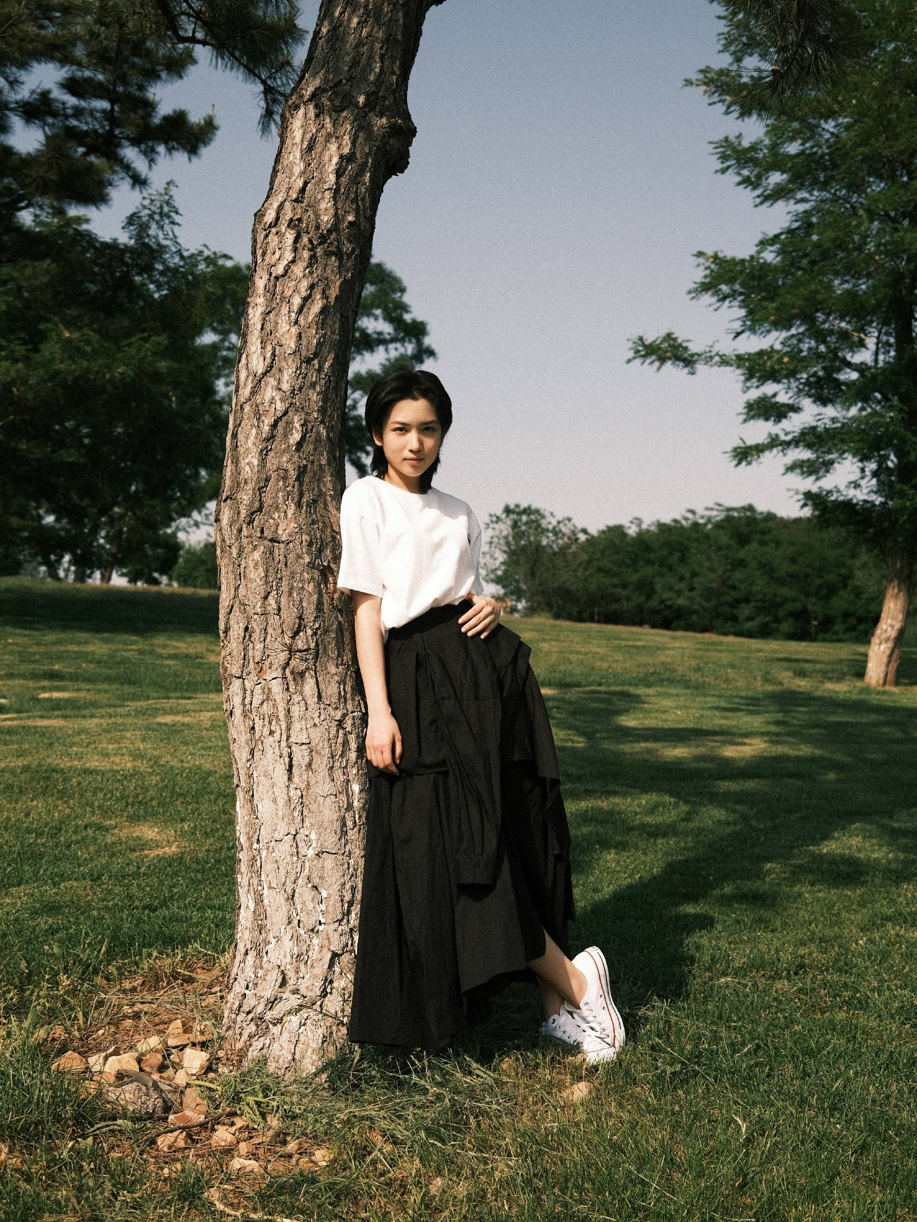 代露娃夏日写真look释出 清新自然惹人注目