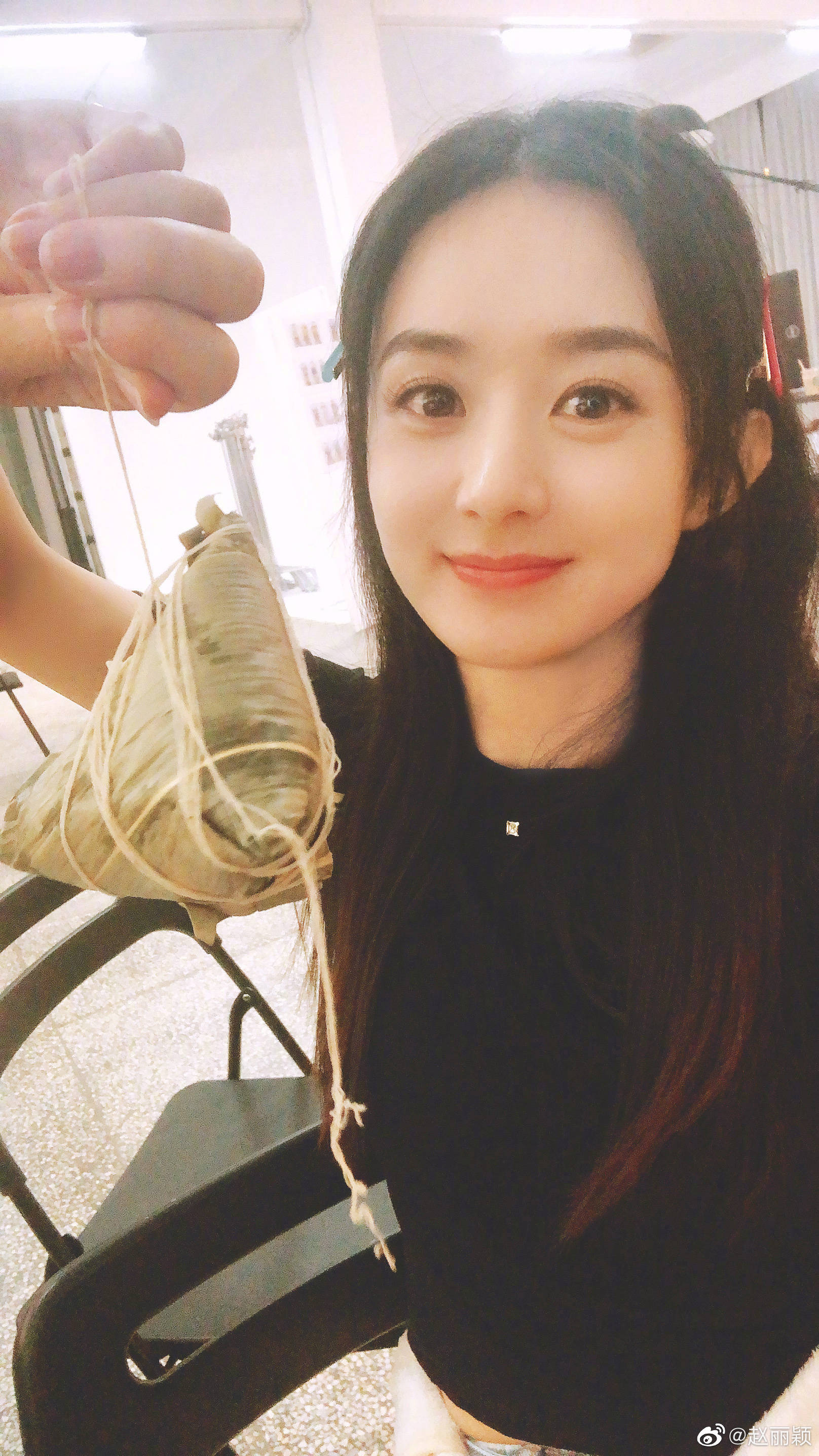 中餐厅赵丽颖生完孩子后秒变瘦,与普通人相比,娱乐明星变瘦秘诀到底是