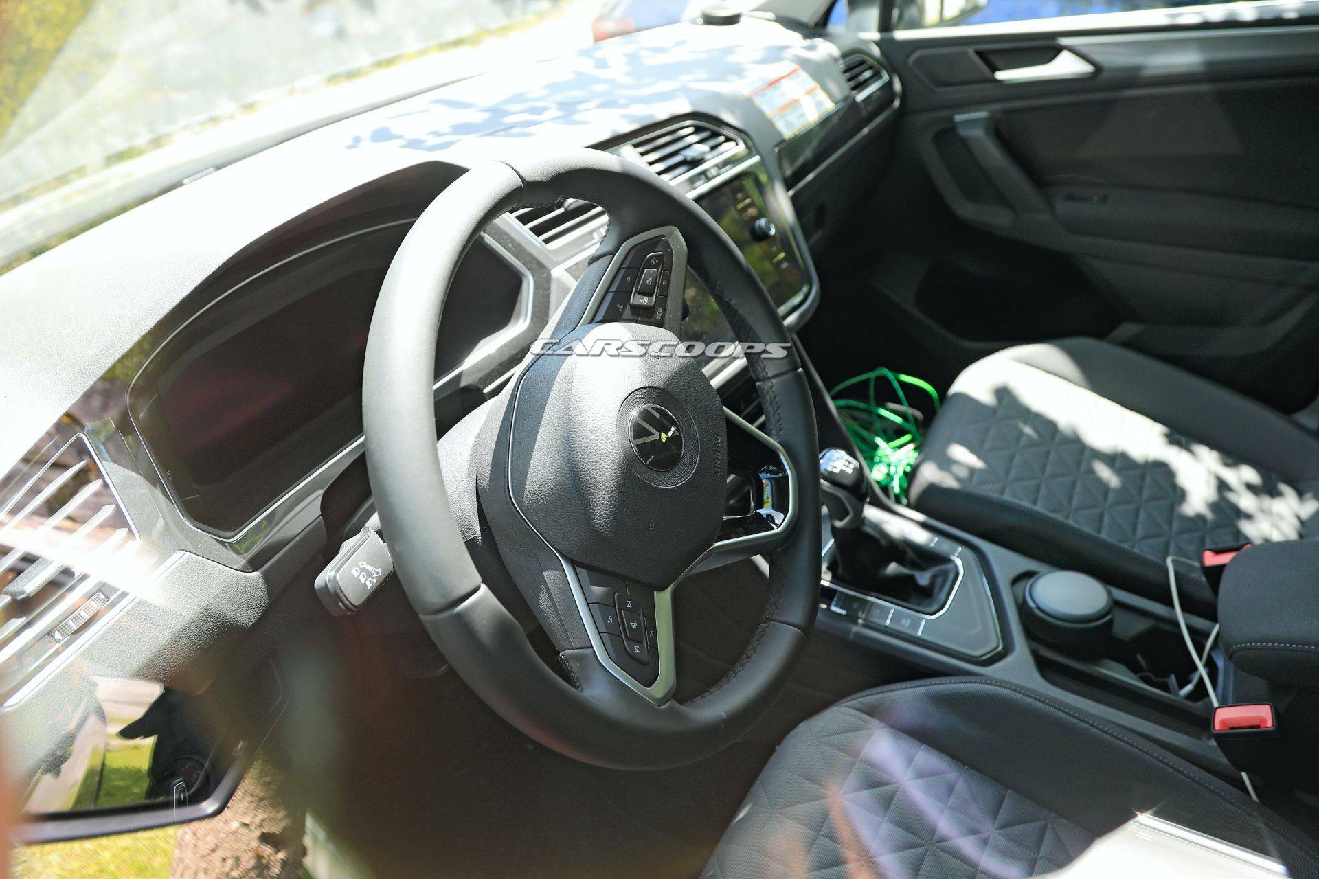 新增插混版2021款大众途观改款内饰和无伪装照片曝光