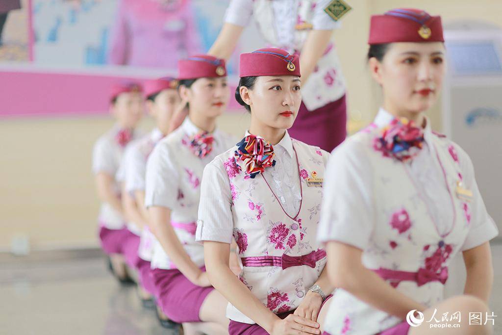 7月1日起全国铁路暑运开始 "动妹"强化礼仪培训
