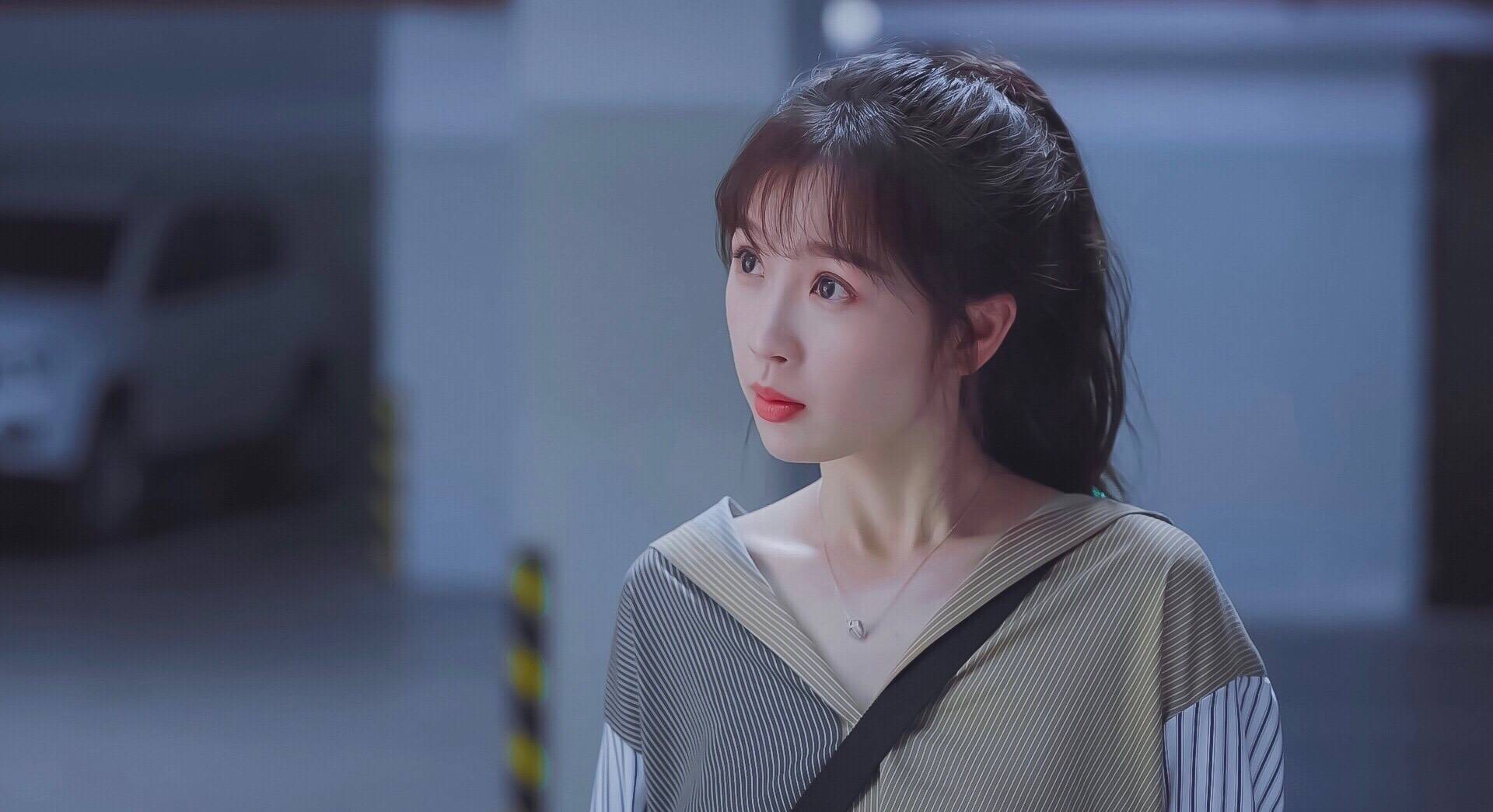 原创虞书欣刚出道就糊了,个人资源被压榨,原本要参加《中餐厅》