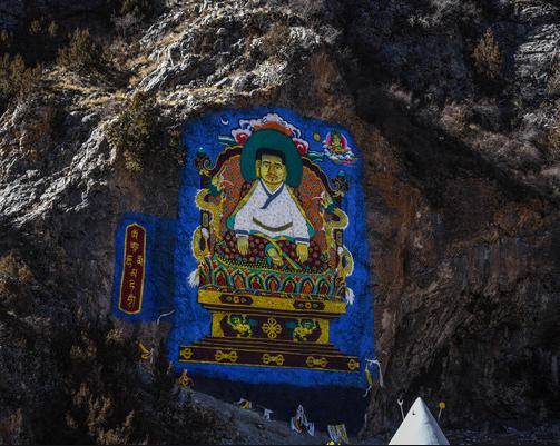 原创中国最恐怖寺庙大殿里野兽横行墙壁上留下神秘手印