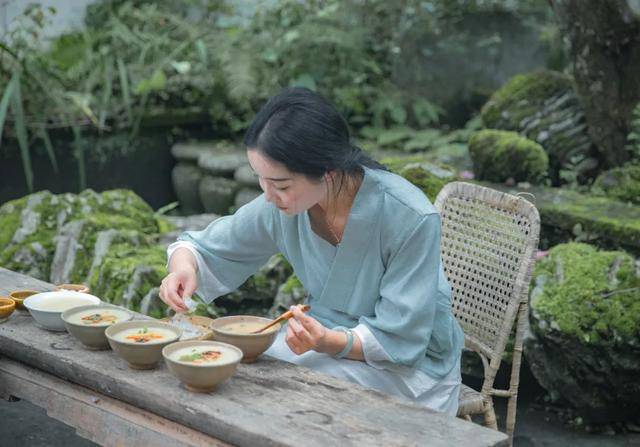 就是这样看似普通的过程少不了时间的雕琢唯有细致的功夫与合适的火候