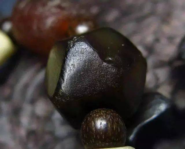 玉髓的价格唐珠,唐八棱珠在古代是达官贵人们把玩的一红牌挂件价格种
