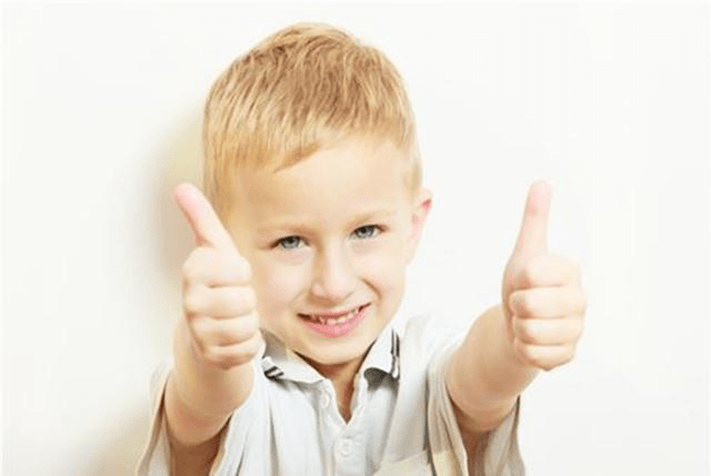 带来的窒息隐患,而且还能够在右侧卧状态下让婴儿的胃部进一步舒展