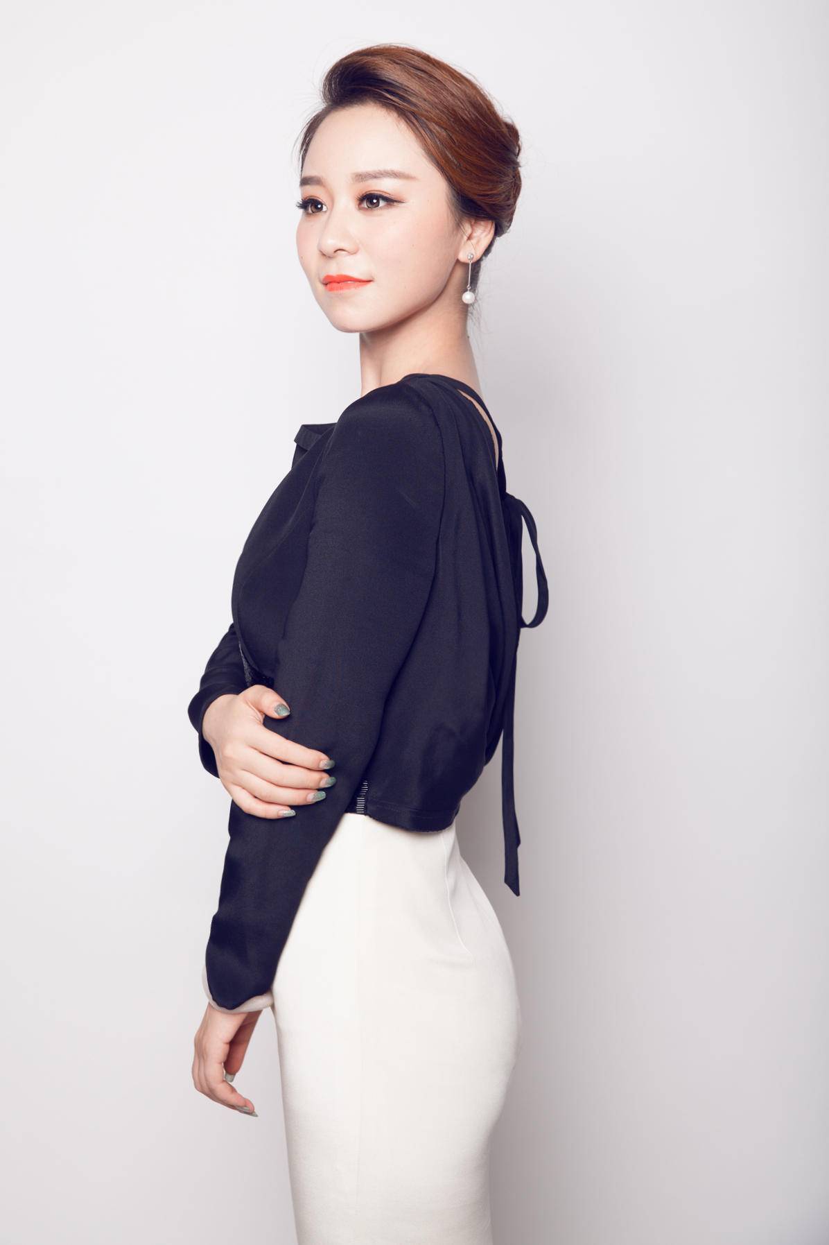 从央视主持人到过亿带货主播王依桐说高光时刻还没有到来