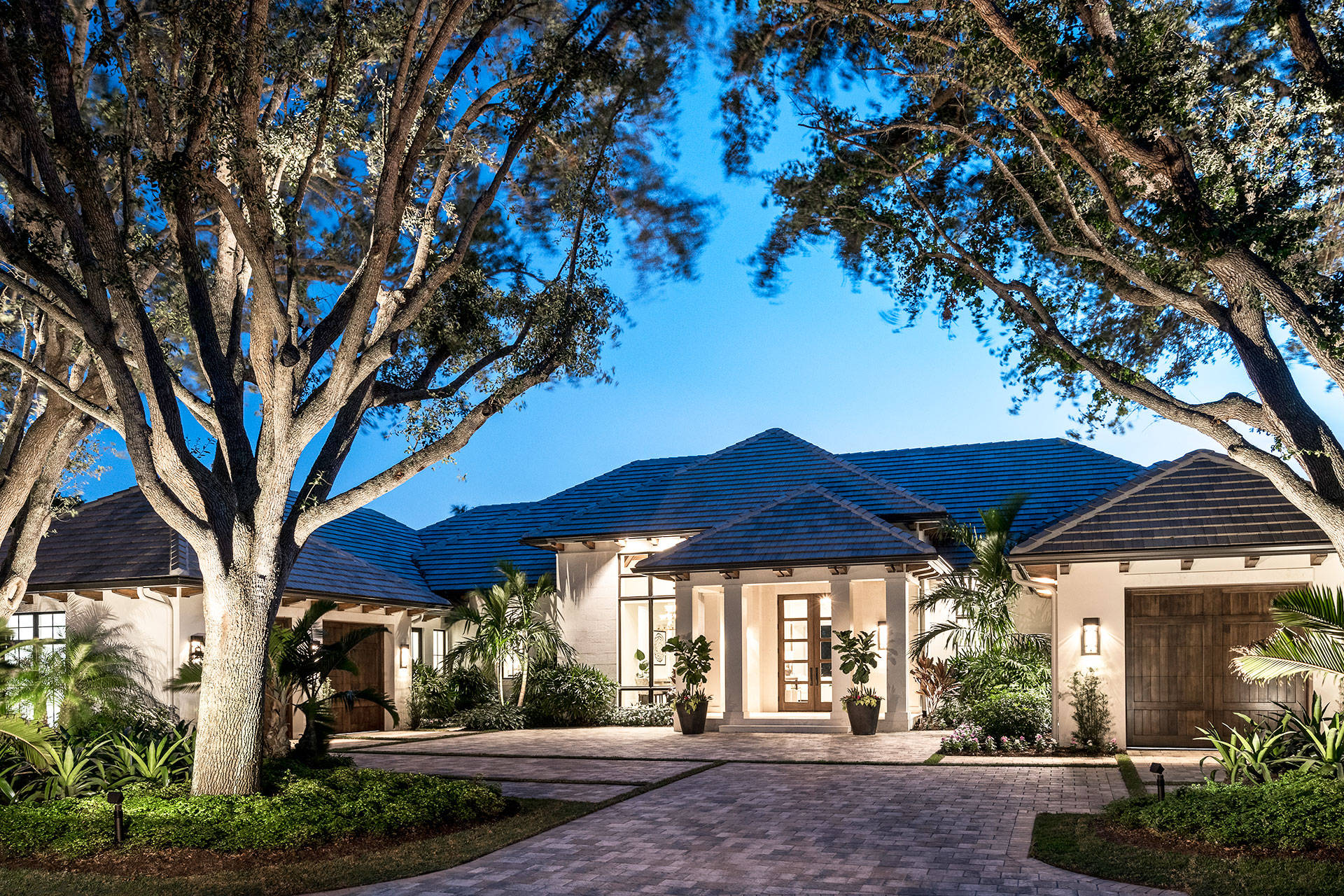 环球视野丨低调优雅,前卫成熟,佛罗里达州鹈鹕湾湖滨别墅