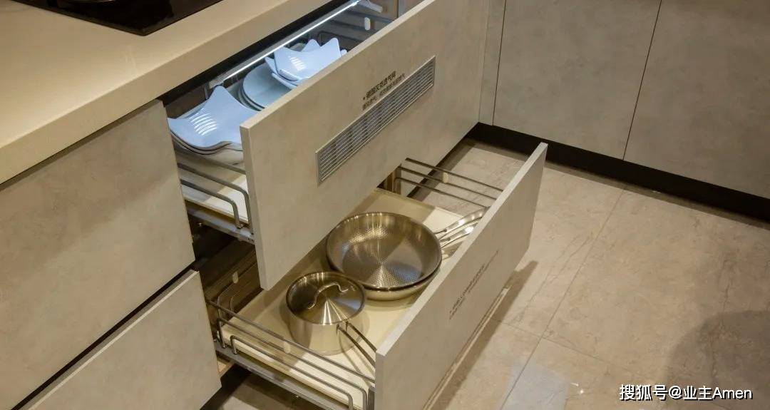 二,用抽屉替换橱柜柜门