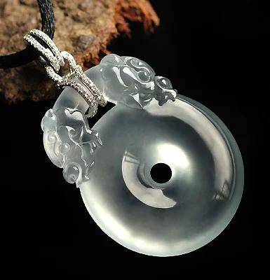 玻璃种翡翠玉最大的特点是透明度最高,几乎到了全透明! 玻璃种翡翠玉最大的特点是透明度最高,几乎到了全透明!