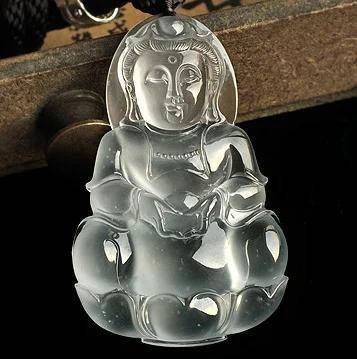 玻璃种翡翠玉最大的特点是透明度最高,几乎到了全透明! 玻璃种翡翠玉最大的特点是透明度最高,几乎到了全透明!